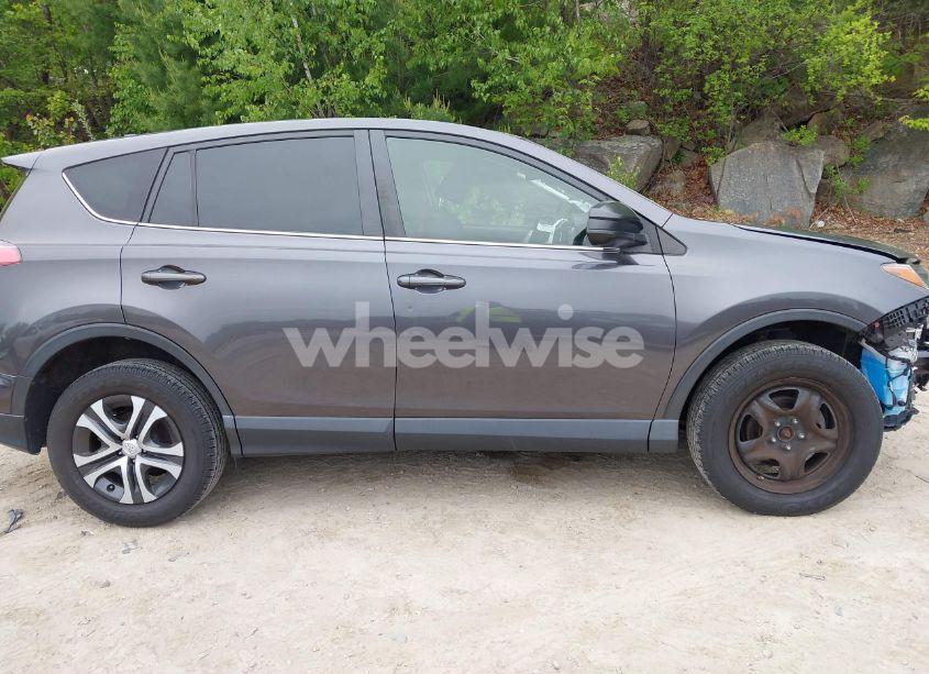 Photo 14 of 2018 Toyota Rav4 LE (VIN JTMBFREV5JJ726531)