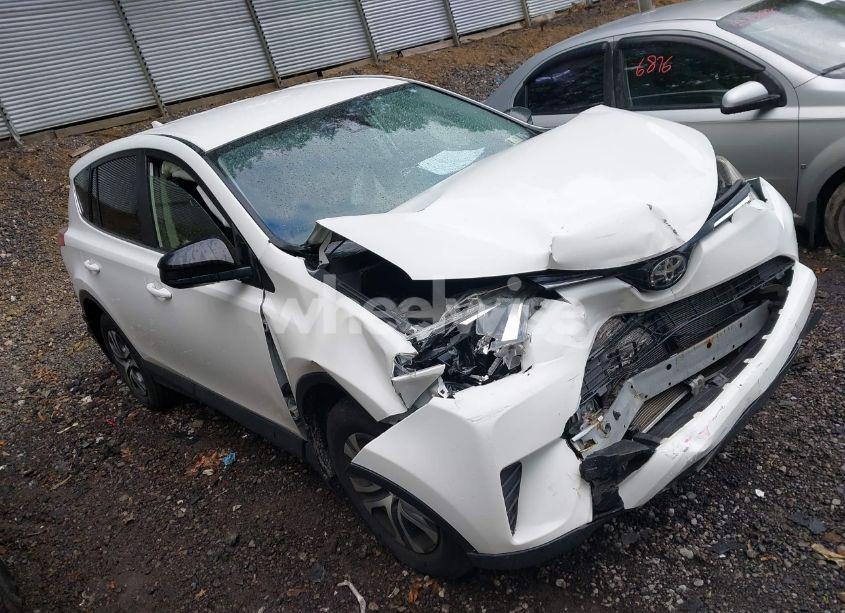 2018 Toyota Rav4 LE (VIN JTMBFREV5JJ727985) main photo