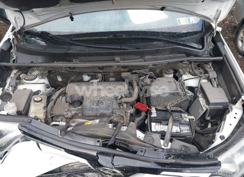 Photo 10 of 2018 Toyota Rav4 LE (VIN JTMBFREV5JJ727985)