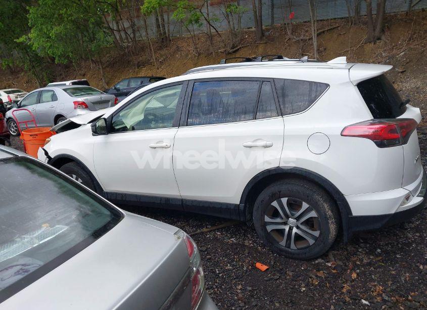 Photo 14 of 2018 Toyota Rav4 LE (VIN JTMBFREV5JJ727985)