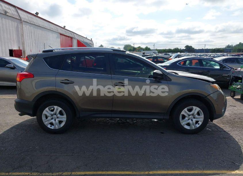 Photo 13 of 2015 Toyota Rav4 LE (VIN JTMBFREV6FD147652)