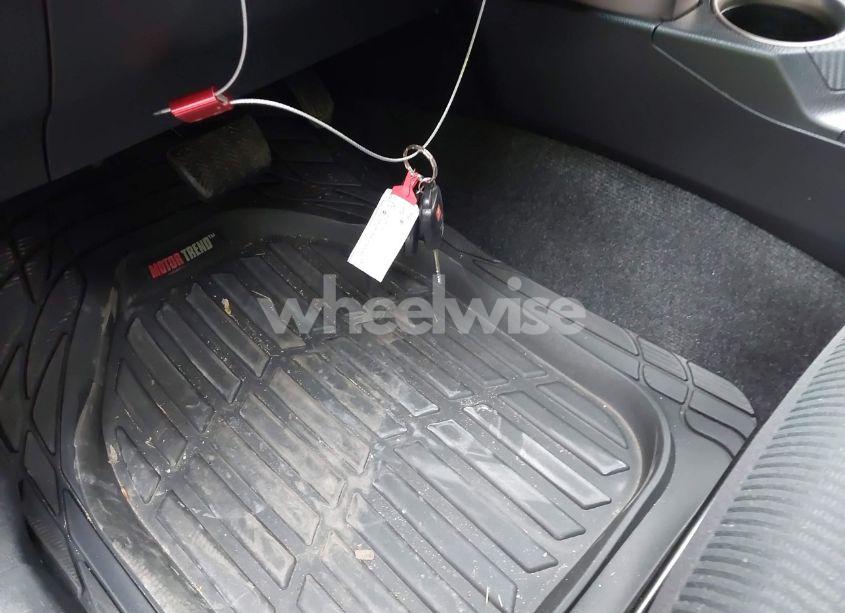 Photo 11 of 2015 Toyota Rav4 LE (VIN JTMBFREV6FD161227)