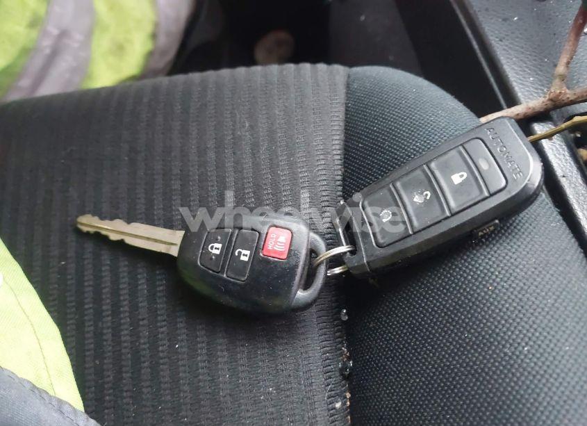 Photo 11 of 2015 Toyota Rav4 LE (VIN JTMBFREV7FJ038070)