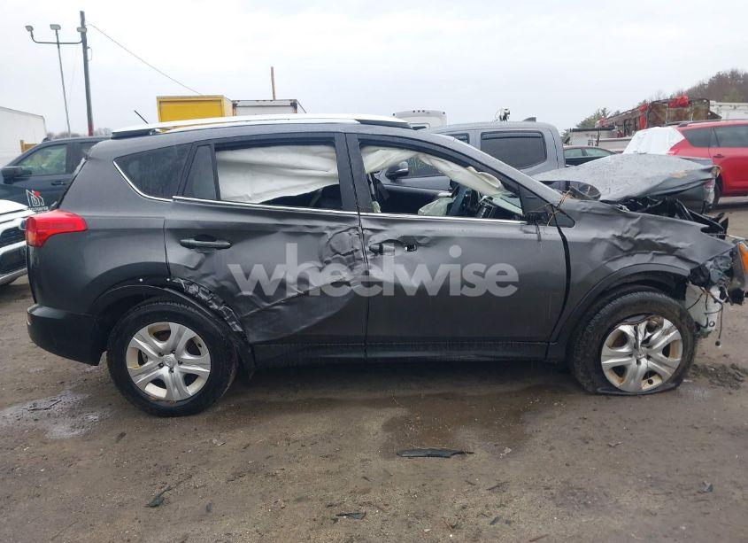 Photo 13 of 2015 Toyota Rav4 LE (VIN JTMBFREV7FJ038070)