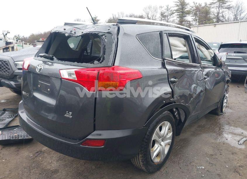 Photo 4 of 2015 Toyota Rav4 LE (VIN JTMBFREV7FJ038070)