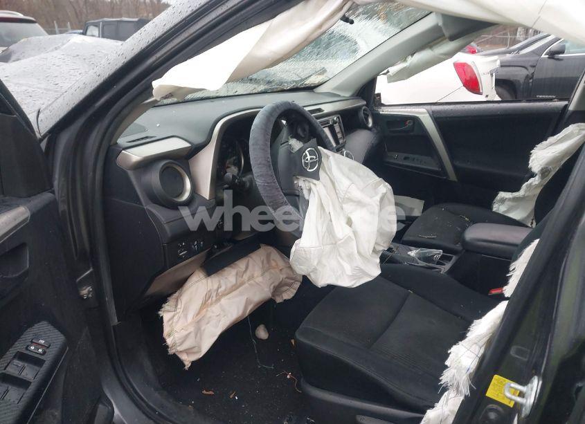 Photo 5 of 2015 Toyota Rav4 LE (VIN JTMBFREV7FJ038070)