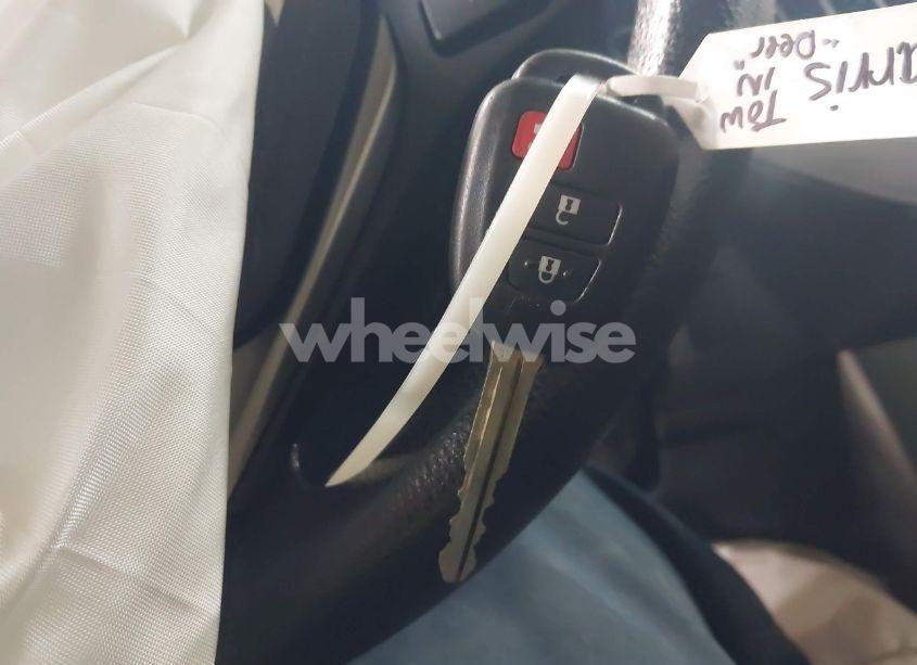 Photo 11 of 2018 Toyota Rav4 LE (VIN JTMBFREV7JJ207951)