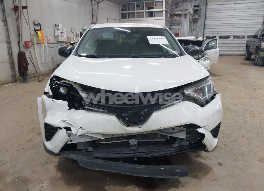Photo 12 of 2018 Toyota Rav4 LE (VIN JTMBFREV7JJ207951)