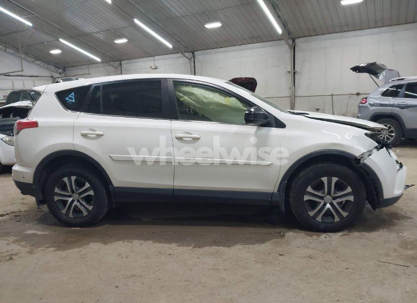 Photo 13 of 2018 Toyota Rav4 LE (VIN JTMBFREV7JJ207951)