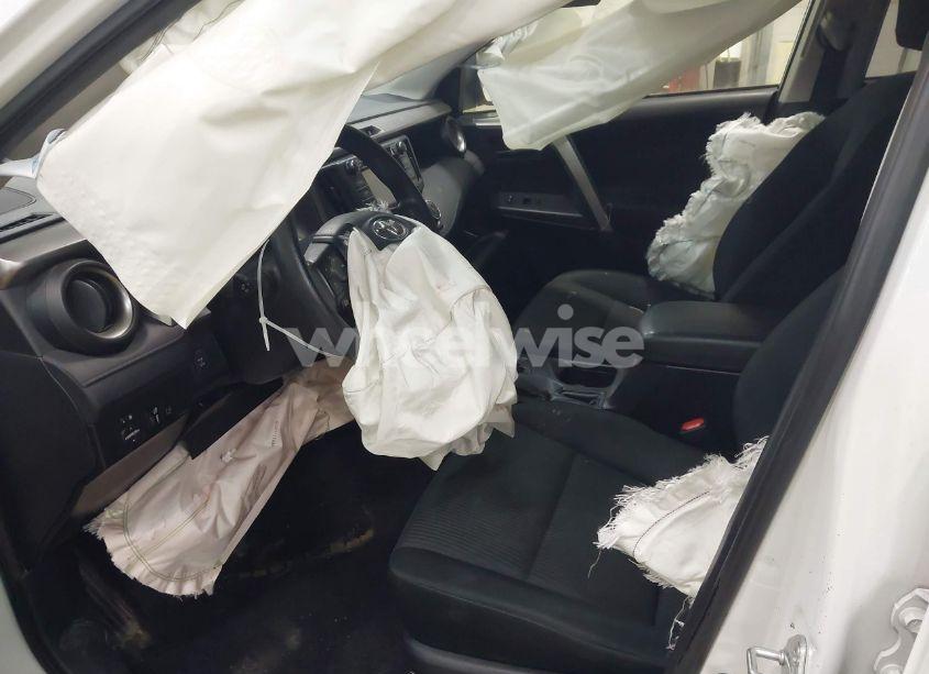 Photo 5 of 2018 Toyota Rav4 LE (VIN JTMBFREV7JJ207951)