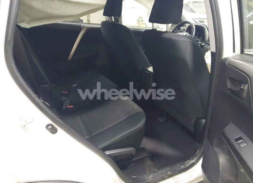 Photo 8 of 2018 Toyota Rav4 LE (VIN JTMBFREV7JJ207951)