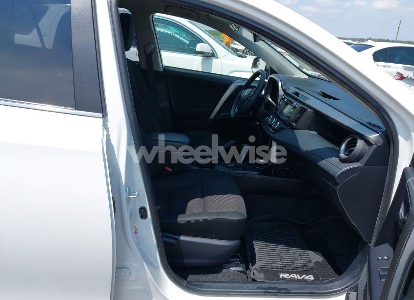 Photo 5 of 2017 Toyota Rav4 LE (VIN JTMBFREV8HD221334)