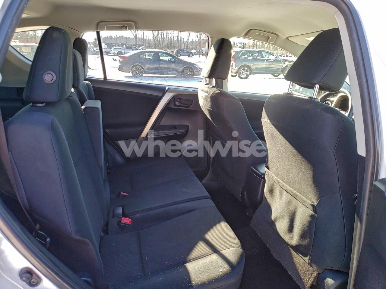 Photo 10 of 2015 TOYOTA RAV4 LE (VIN JTMBFREV9FJ047112)