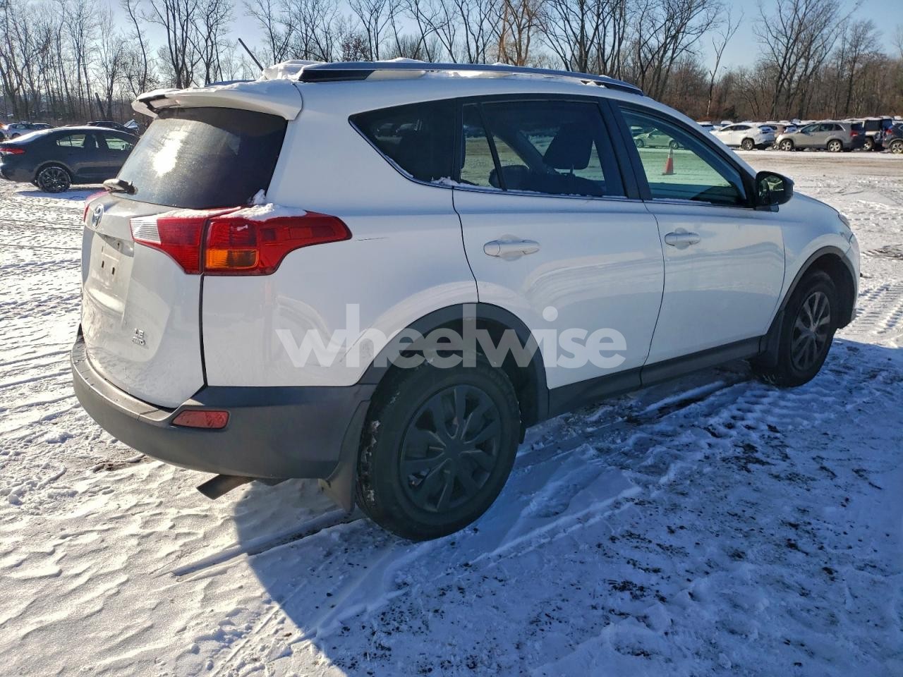 Photo 3 of 2015 TOYOTA RAV4 LE (VIN JTMBFREV9FJ047112)