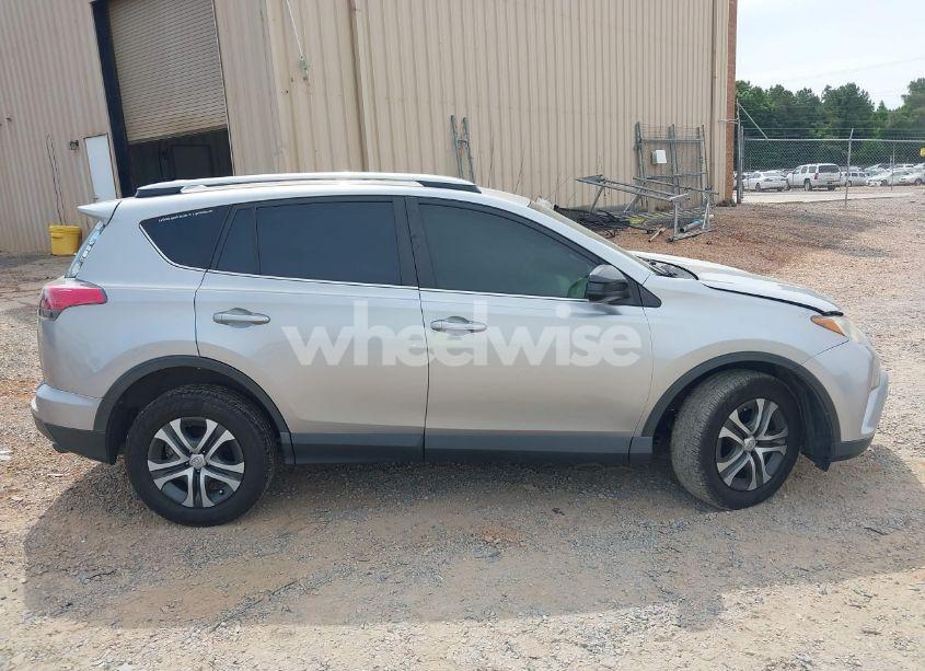 Photo 13 of 2018 Toyota Rav4 LE (VIN JTMBFREV9JJ257072)