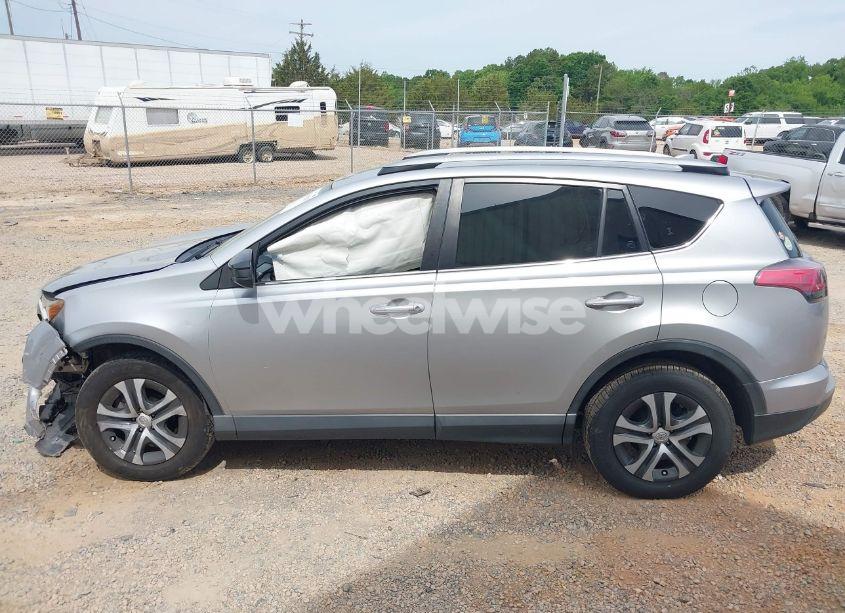 Photo 14 of 2018 Toyota Rav4 LE (VIN JTMBFREV9JJ257072)