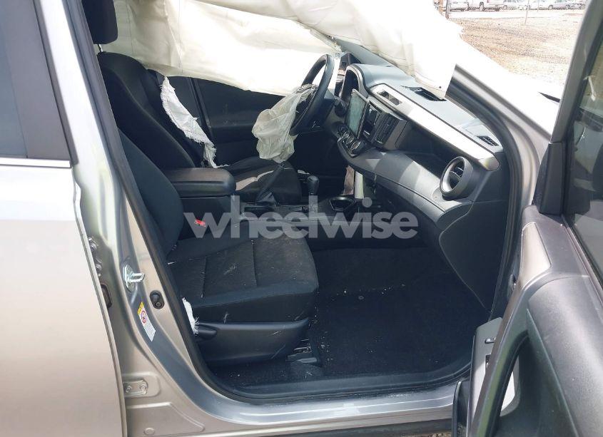 Photo 5 of 2018 Toyota Rav4 LE (VIN JTMBFREV9JJ257072)