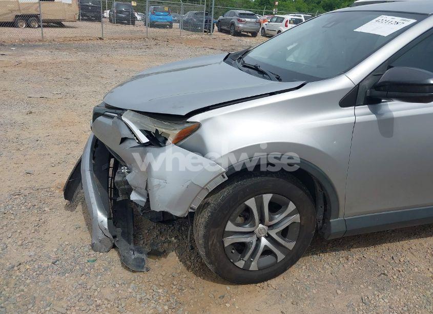 Photo 6 of 2018 Toyota Rav4 LE (VIN JTMBFREV9JJ257072)