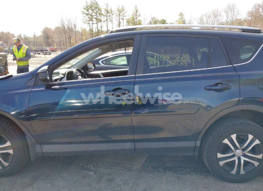 Photo 14 of 2018 Toyota Rav4 LE (VIN JTMBFREV9JJ739024)