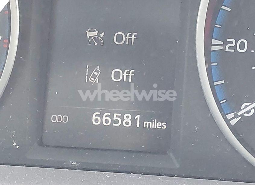 Photo 15 of 2018 Toyota Rav4 LE (VIN JTMBFREV9JJ739024)