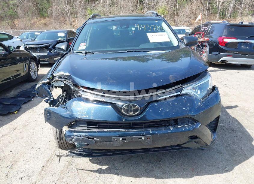 Photo 6 of 2018 Toyota Rav4 LE (VIN JTMBFREV9JJ739024)