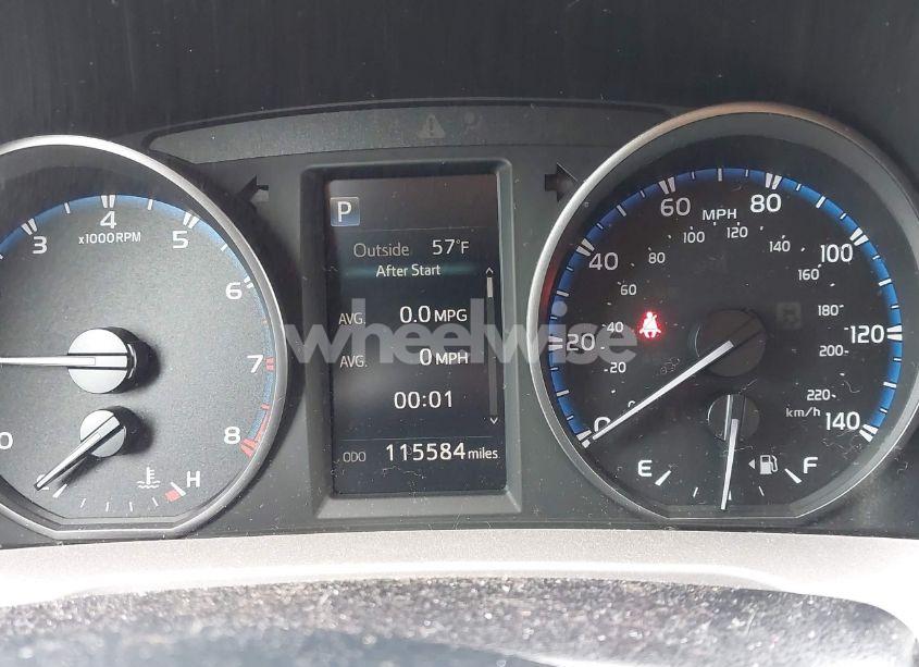 Photo 15 of 2018 Toyota Rav4 LE (VIN JTMBFREVXJJ193902)