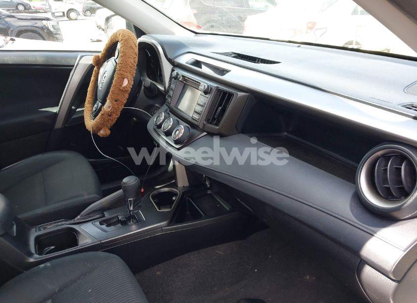 Photo 5 of 2018 Toyota Rav4 LE (VIN JTMBFREVXJJ193902)