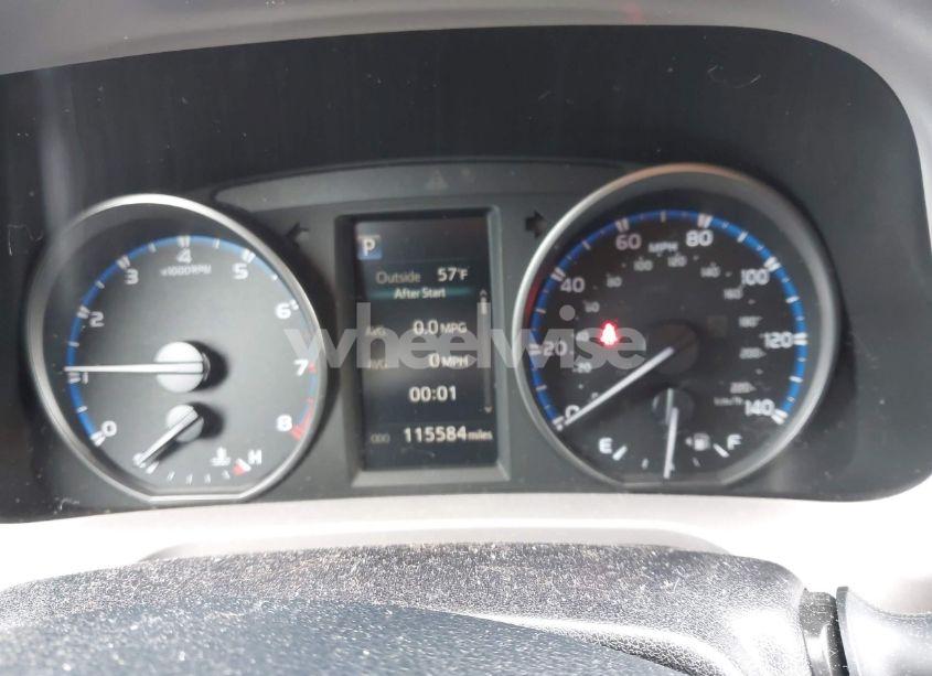 Photo 7 of 2018 Toyota Rav4 LE (VIN JTMBFREVXJJ193902)
