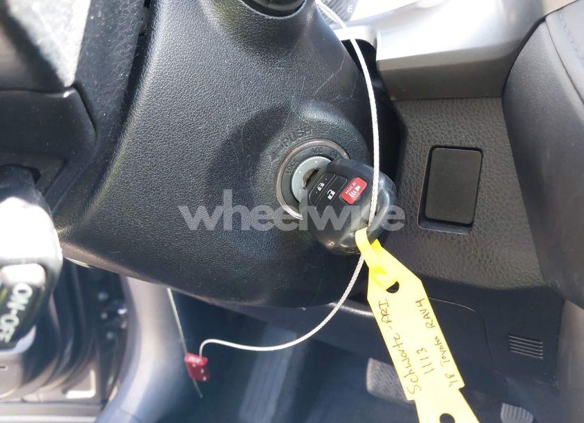 Photo 11 of 2018 Toyota Rav4 LE (VIN JTMBFREVXJJ730283)