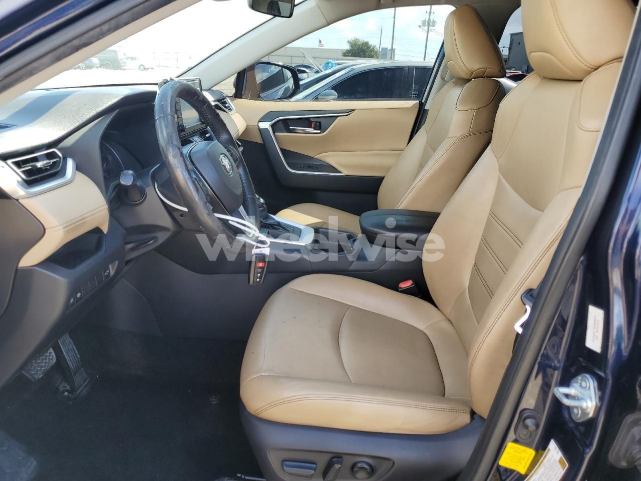Photo 7 of 2019 TOYOTA RAV4 XLE PREMIUM (VIN JTMC1RFV1KD014468)