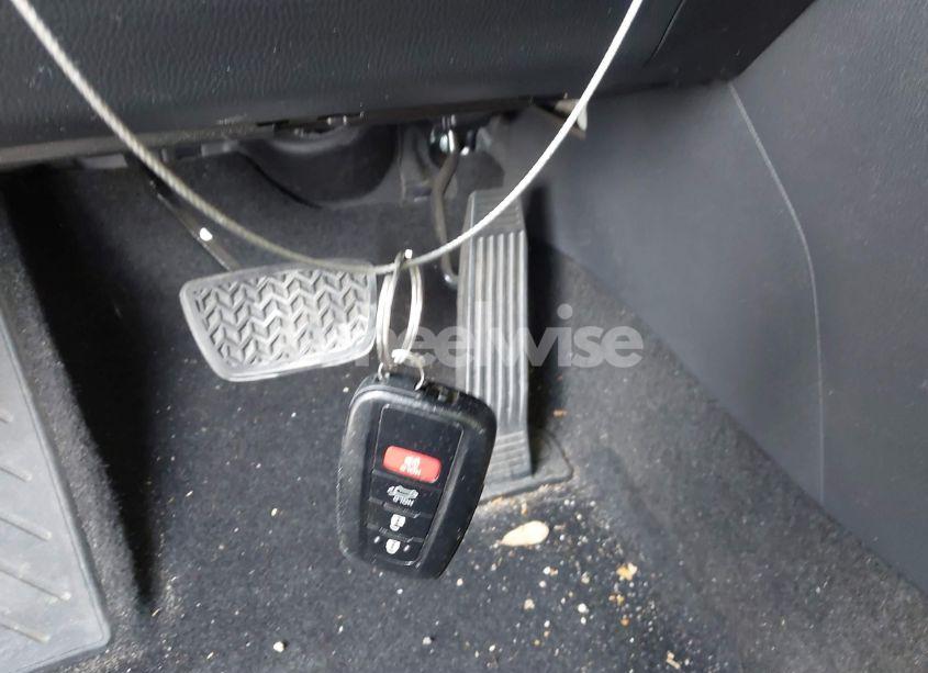 Photo 11 of 2019 Toyota Rav4 XLE PREMIUM (VIN JTMC1RFV2KD504756)