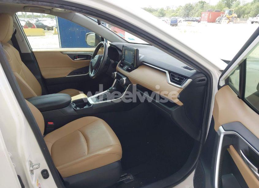 Photo 5 of 2019 Toyota Rav4 XLE PREMIUM (VIN JTMC1RFV2KD504756)