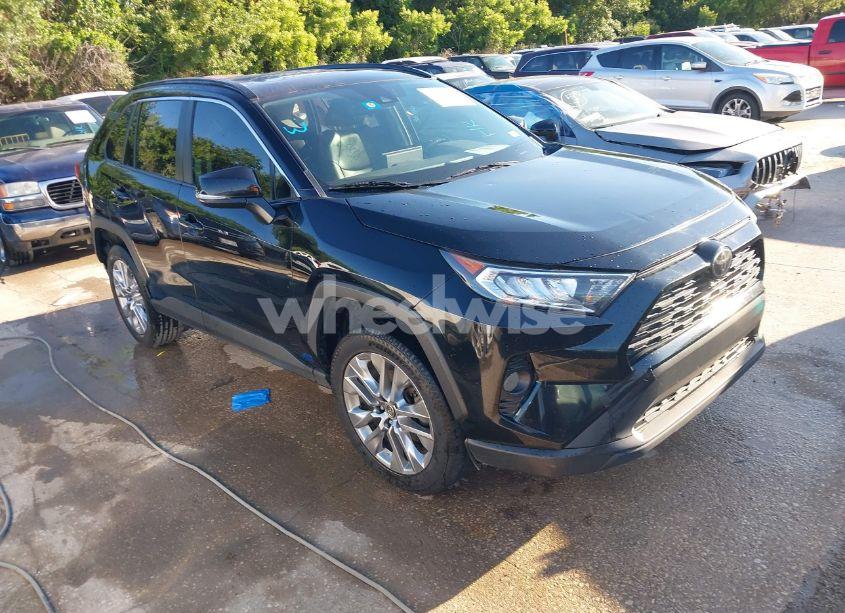 2019 Toyota Rav4 XLE PREMIUM (VIN JTMC1RFV3KD020854) main photo