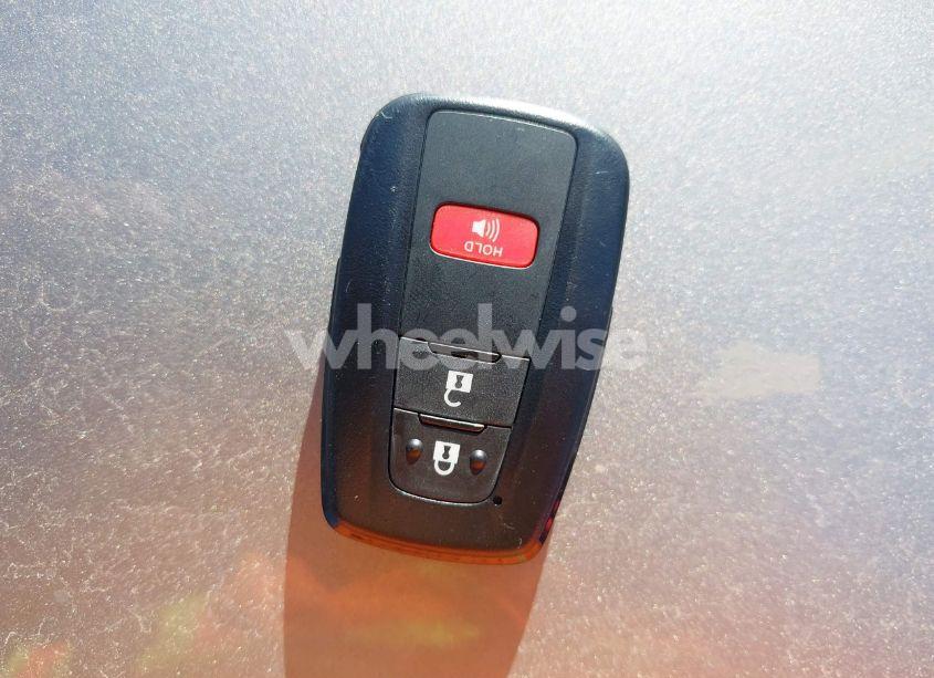 Photo 11 of 2019 Toyota Rav4 XLE PREMIUM (VIN JTMC1RFV3KD020854)