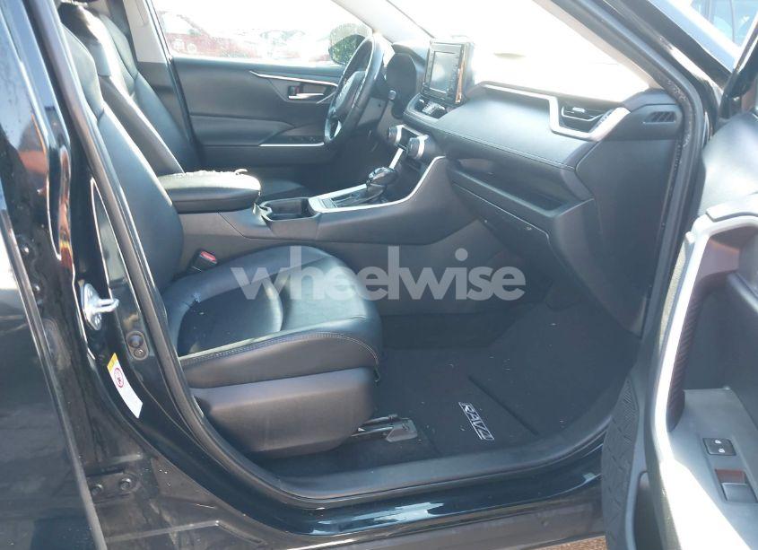 Photo 5 of 2019 Toyota Rav4 XLE PREMIUM (VIN JTMC1RFV3KD020854)