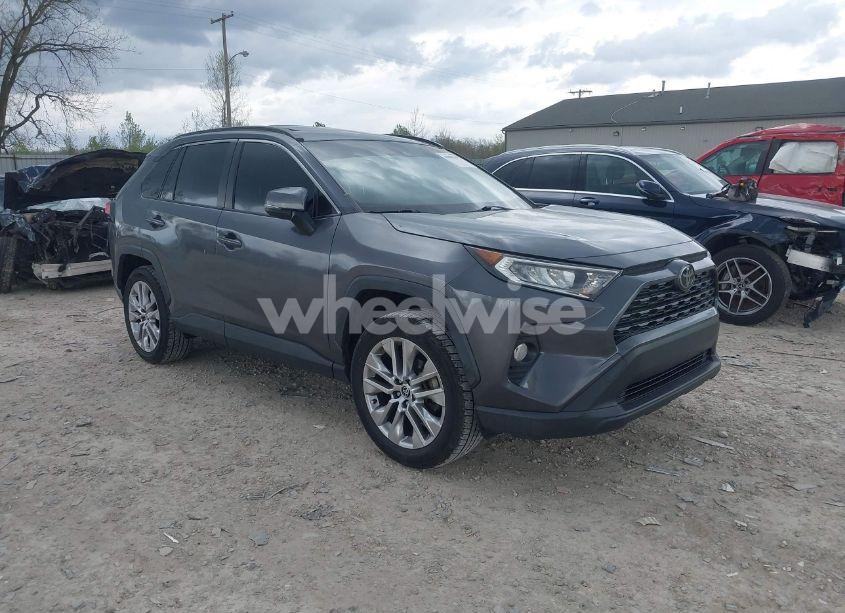 2020 Toyota Rav4 XLE PREMIUM (VIN JTMC1RFV4LD044470) main photo