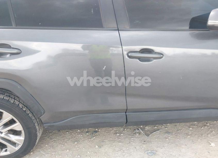 Photo 13 of 2020 Toyota Rav4 XLE PREMIUM (VIN JTMC1RFV4LD044470)