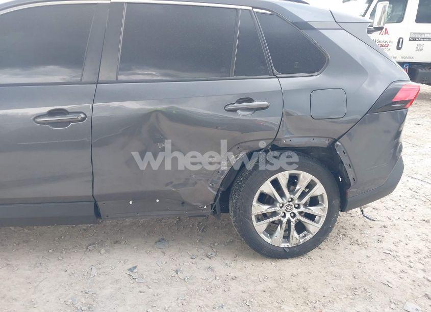 Photo 6 of 2020 Toyota Rav4 XLE PREMIUM (VIN JTMC1RFV4LD044470)