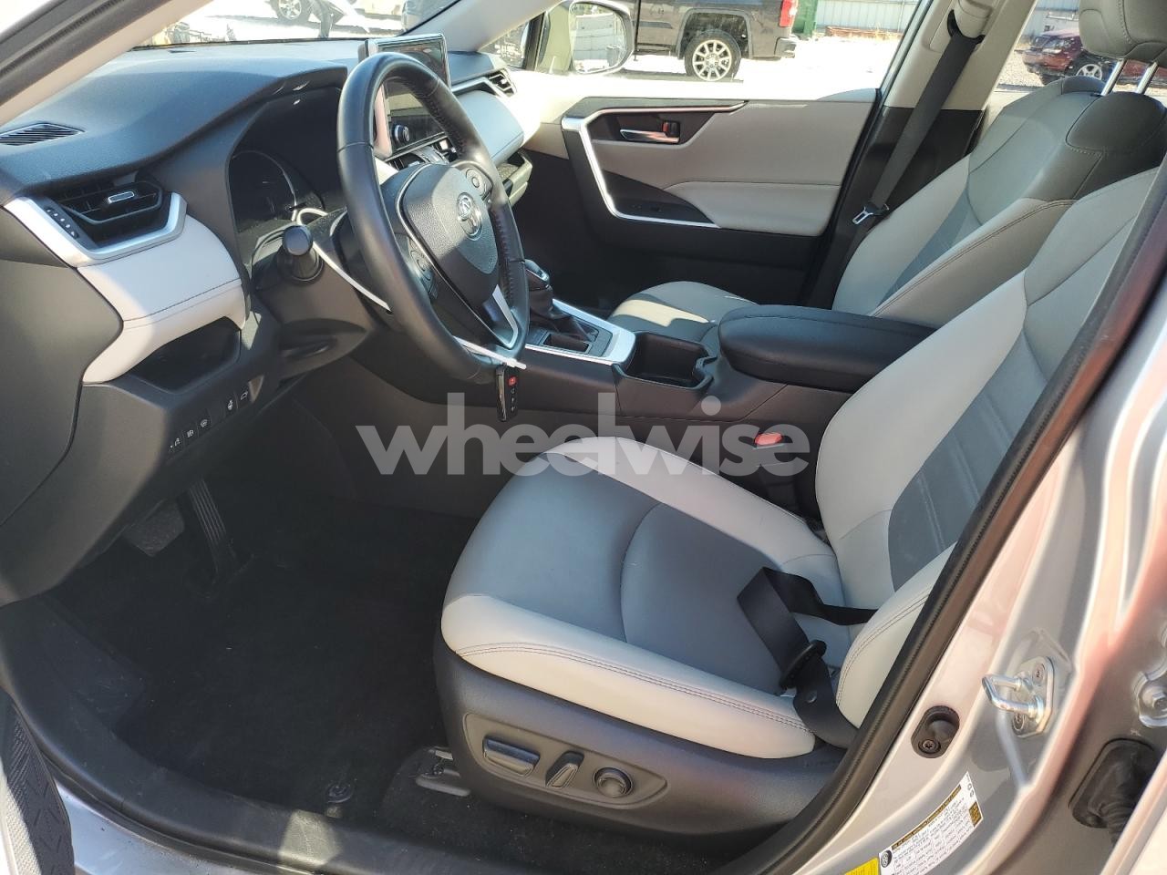 Photo 7 of 2023 TOYOTA RAV4 XLE PREMIUM (VIN JTMC1RFV4PD100607)