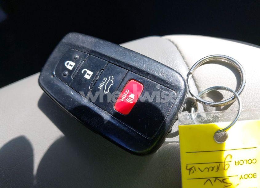 Photo 11 of 2019 Toyota Rav4 XLE PREMIUM (VIN JTMC1RFV5KD014585)