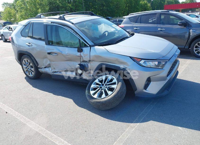 2020 Toyota Rav4 XLE PREMIUM (VIN JTMC1RFV5LD519088) main photo