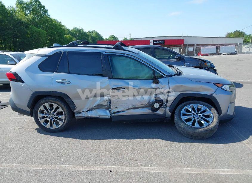 Photo 13 of 2020 Toyota Rav4 XLE PREMIUM (VIN JTMC1RFV5LD519088)