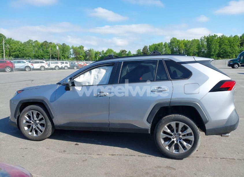 Photo 14 of 2020 Toyota Rav4 XLE PREMIUM (VIN JTMC1RFV5LD519088)