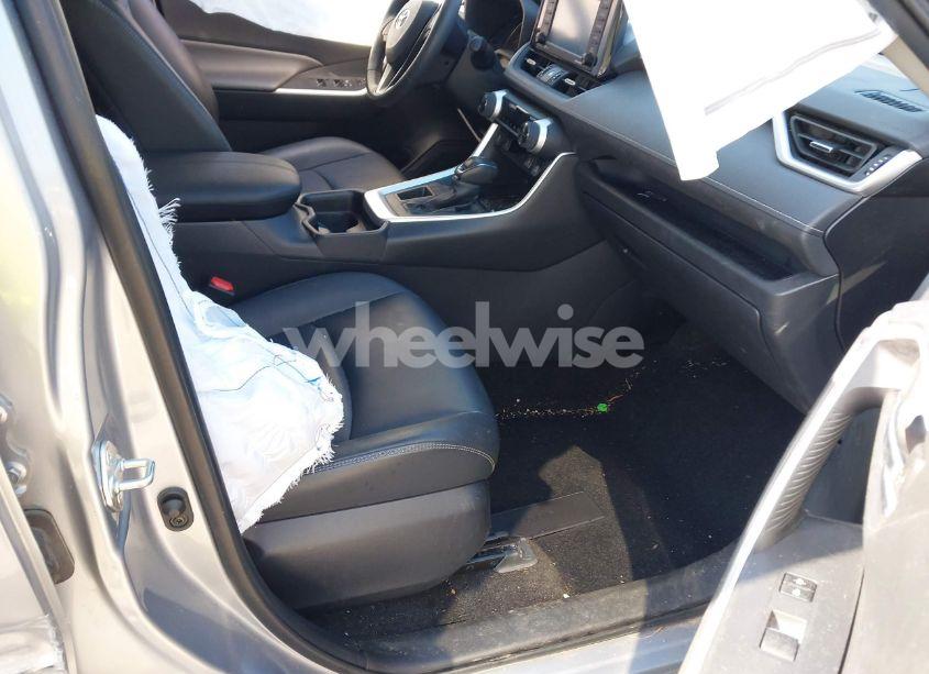 Photo 5 of 2020 Toyota Rav4 XLE PREMIUM (VIN JTMC1RFV5LD519088)