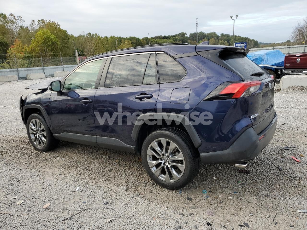 Photo 2 of 2022 TOYOTA RAV4 XLE PREMIUM (VIN JTMC1RFV5NJ024085)