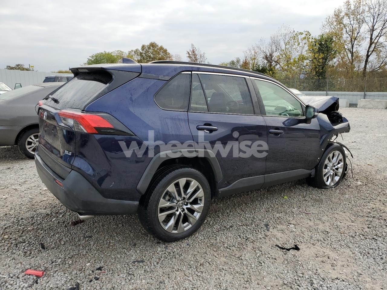 Photo 3 of 2022 TOYOTA RAV4 XLE PREMIUM (VIN JTMC1RFV5NJ024085)