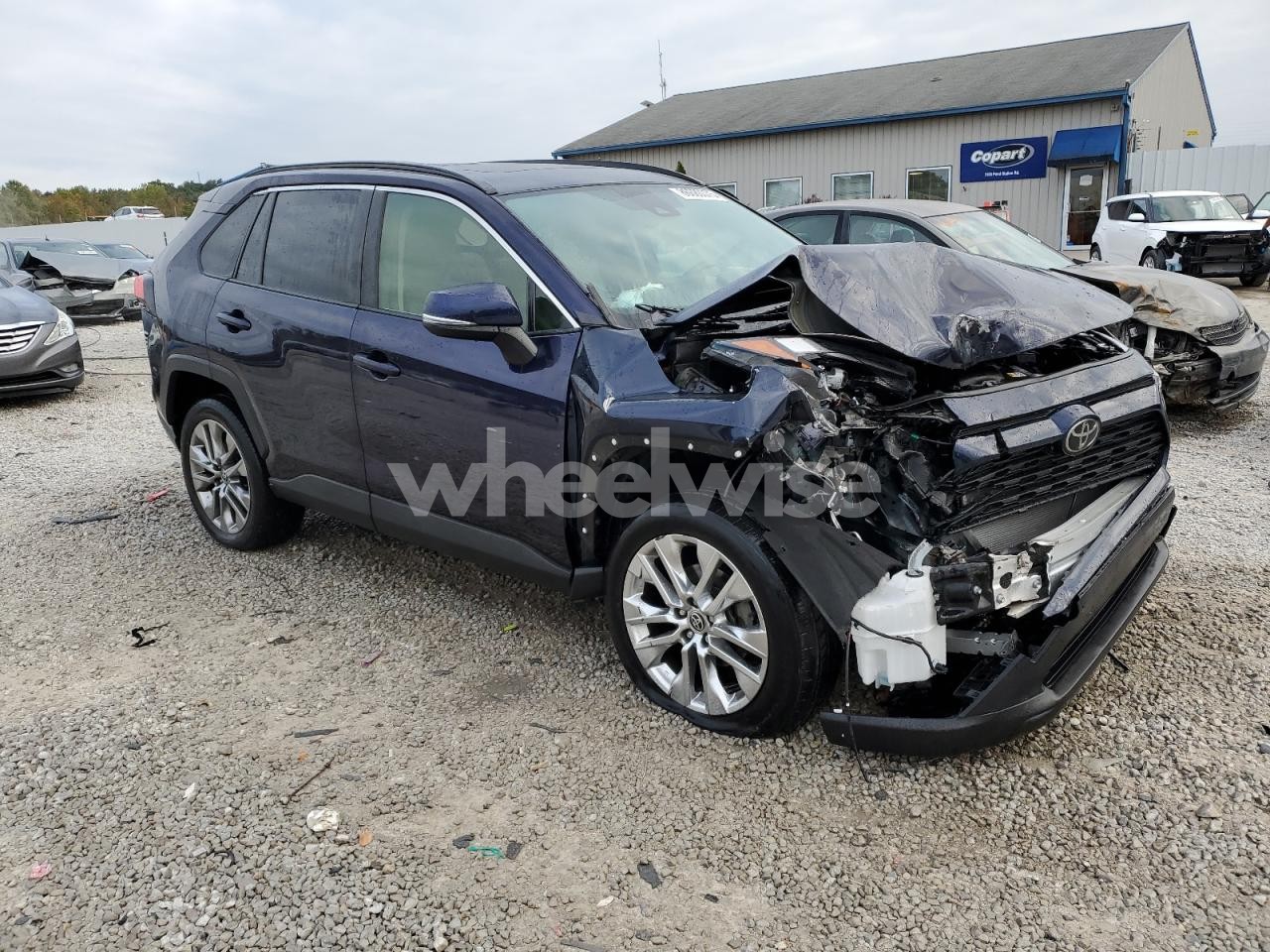 Photo 4 of 2022 TOYOTA RAV4 XLE PREMIUM (VIN JTMC1RFV5NJ024085)