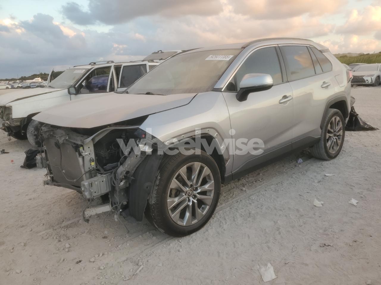 2019 TOYOTA RAV4 XLE PREMIUM (VIN JTMC1RFV6KD036174) main photo