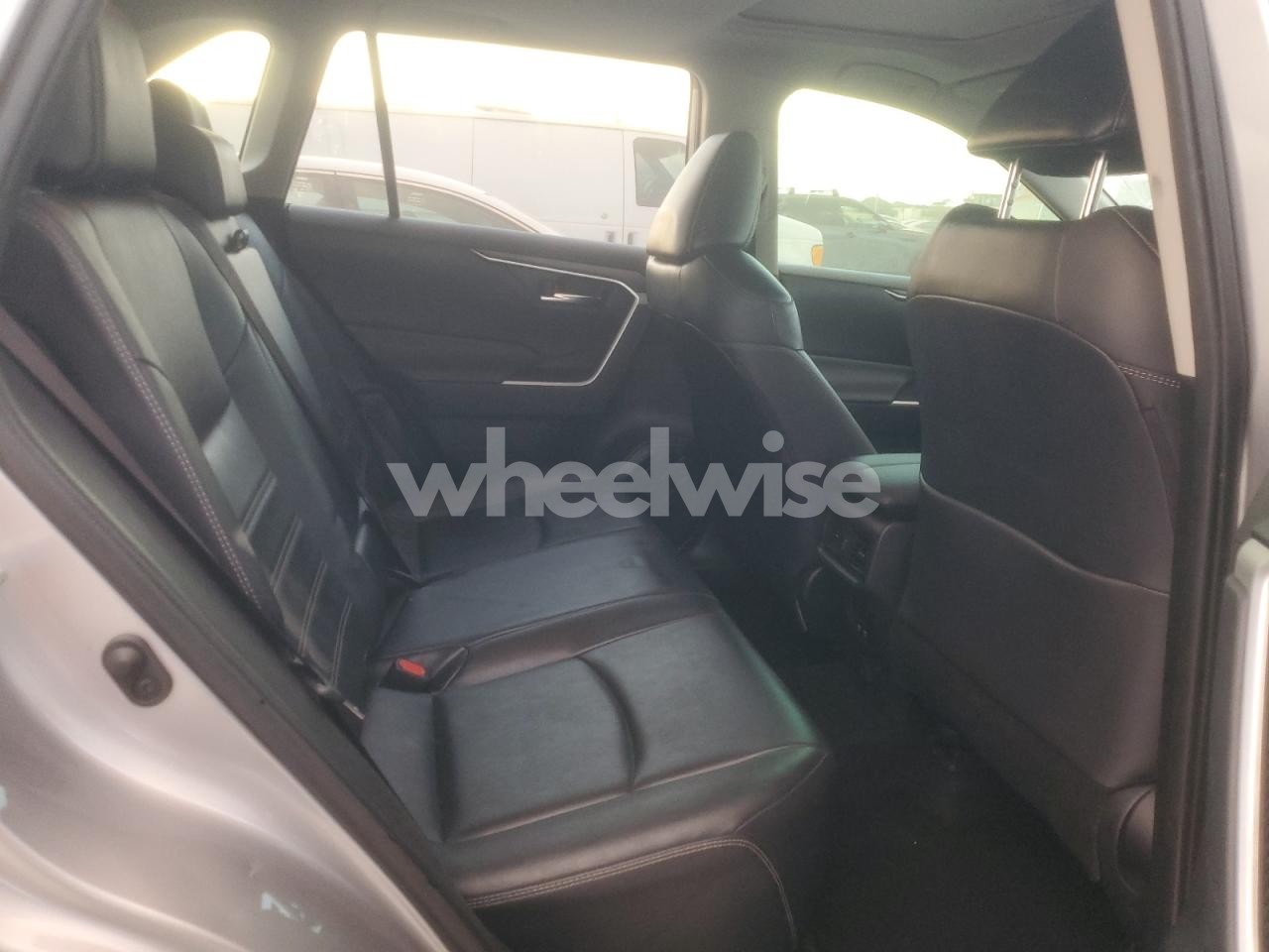 Photo 10 of 2019 TOYOTA RAV4 XLE PREMIUM (VIN JTMC1RFV6KD036174)