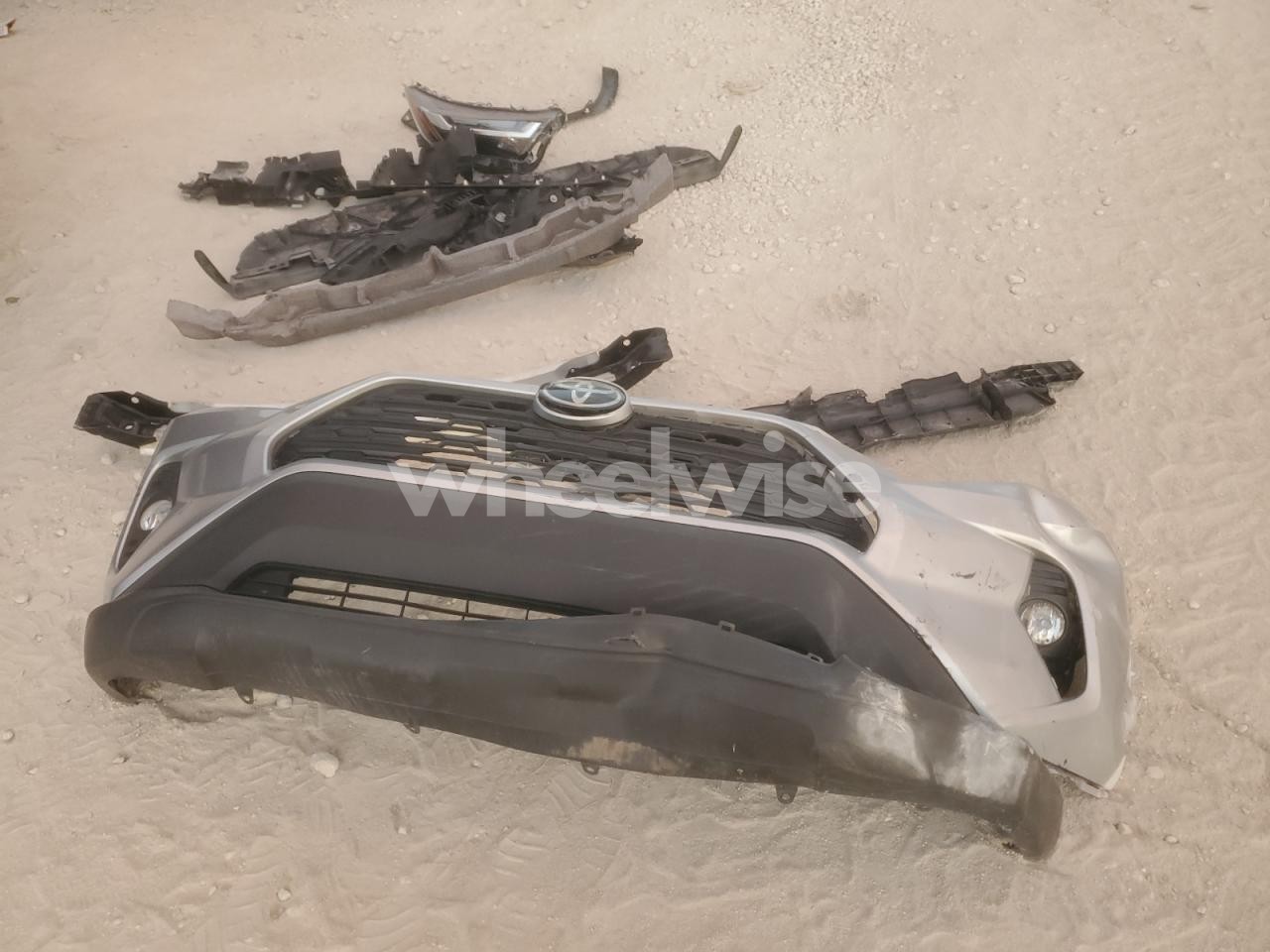 Photo 12 of 2019 TOYOTA RAV4 XLE PREMIUM (VIN JTMC1RFV6KD036174)